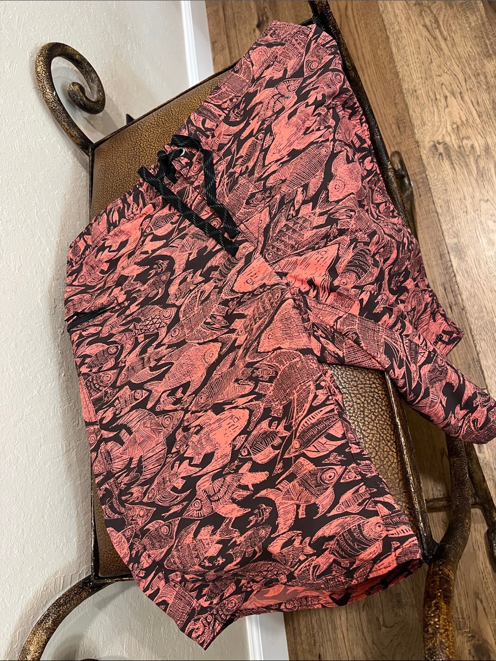 Like New Patagonia Wavefarer Board Coral 🪸 Black Fish Print Swim Surf Shorts!